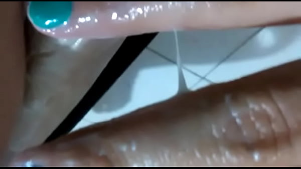 Play MP4 - Se masturba para su novio