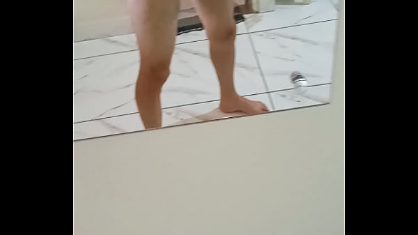 Play MP4 - Mostrando minha piroca enorme e meu f&iacute;sico atl&eacute;tico