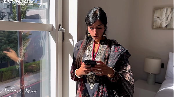 Nonton Bhabi Aaliyah Yasin Meets Up With Her Best Friend thumbnail