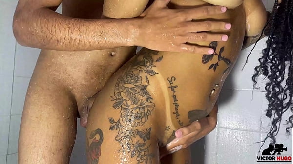 Tomando Banho Com_Prima Gostosa - Ariella Ferraz - PedroFerraz