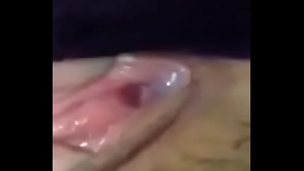 Novinha se masturbando para o namorado 