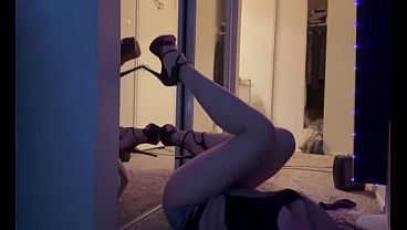 European Stepmom Artemisia Love Showing Her Long Legs In High Heels thumbnail