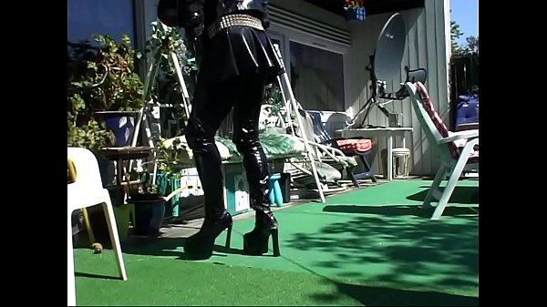 Play MP4 - Roxina2009GardenSlut300509XL&period;WMV