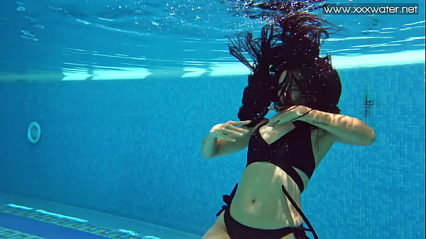 Small tits_Latina babe_Andreina De Luxe underwater