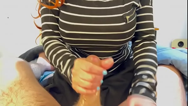 Nonton Hermosa Colegiala Me Masturba La Polla Sensualmente thumbnail