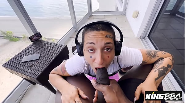 Play MP4 - Short-Haired PAWG Gia Lovely Bouncing on Louie Smalls BBC for KingBBC