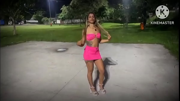 Nonton Esposa Transando Na Pra&ccedil;a Do Amo Amigo Do Corno thumbnail