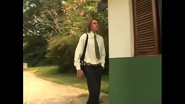 Play MP4 - bank credit officer came with eviction Allanis Lins' place&comma; that smart t-girl was able to win couple of days of debt rescheduling