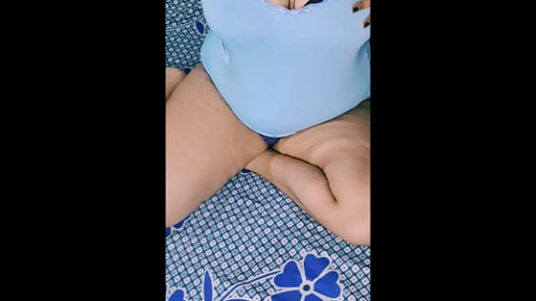 Nonton Very Hot Big Boobs Indian Girl Pressing Big Boobs And Fingering Hairy Pussy thumbnail