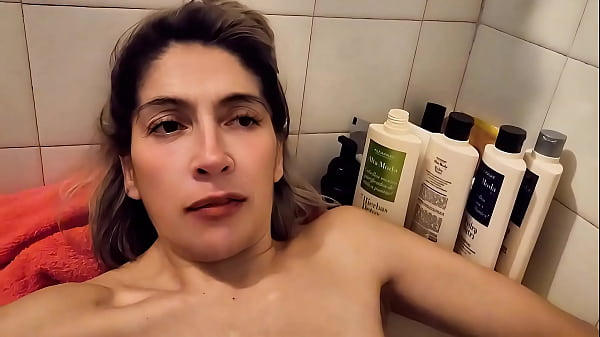 V&iacute;deo de verificaci&oacute;n agotada mojada desnuda cansada