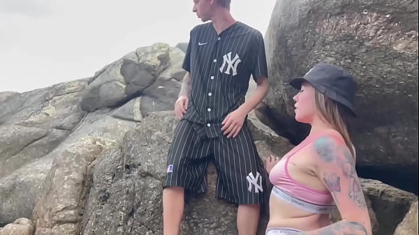 Nonton Comi A Bucetuda Na Praia thumbnail