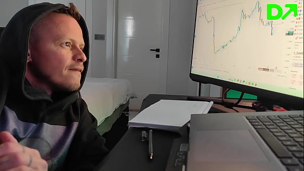 My sexy stepsister prevents me from learning trading 