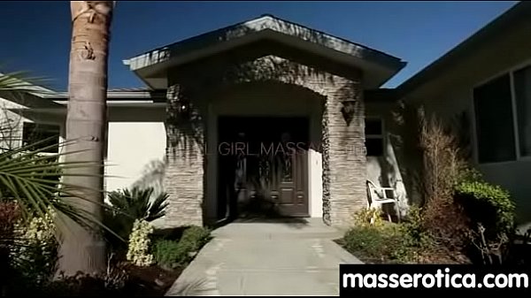 Nonton Massage Therapist Giving Her Patient Some Unknowing Love 15 thumbnail