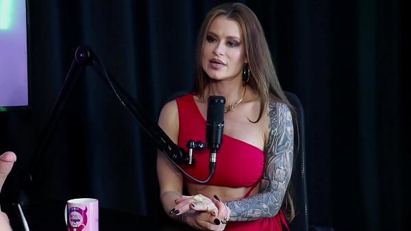 Ficou dez anos na polícia_militar_é advogada escrita e o_fetiche_do cliente era pagar todas suas_contas Tati Weg_SHEER RED