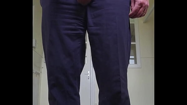 Play MP4 - Je sors ma bite et je vous la montre