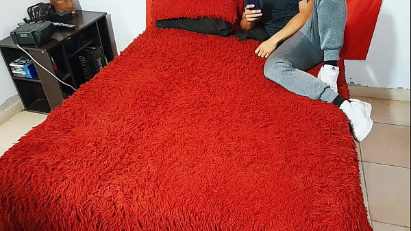 Lleg&oacute; cansada del trabajo y lo &uacute;nico que quiero es que me follen 