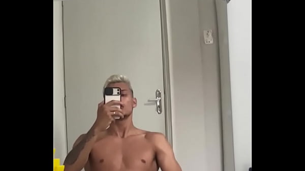 Tocando Uma Bronha Bem Gostosinha thumbnail