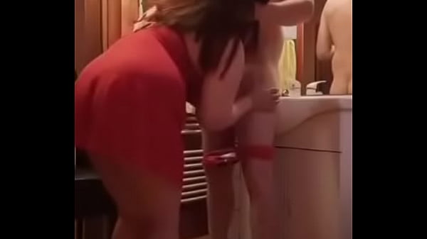 Play MP4 - Couple fuck in bathroom