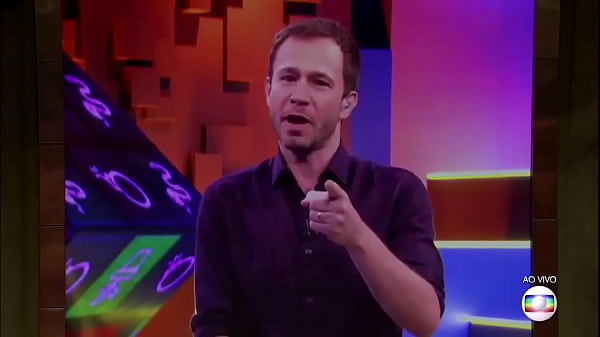 Tiago_Leifert_Comendo_o Cu do_Pyong Ao Vivo