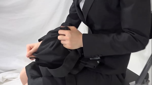 Girl hits the b. by hand 