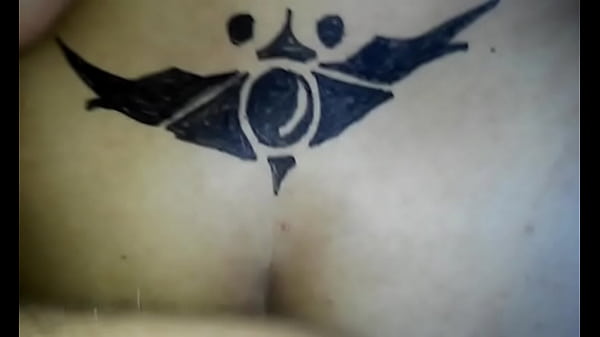 Gozando piscando o cuzinho e gemendo quando goza COMENTEM ELA_QUER