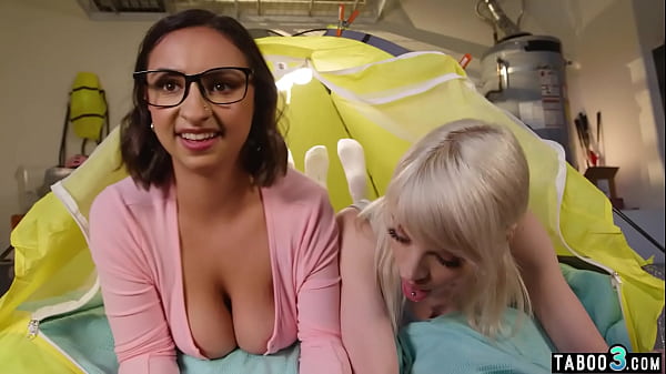 Play MP4 - Lesbian MILF stepmom Dee Williams strapon fucking a tranny and stepdaughter