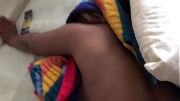 Play MP4 - Ebony cries and moans in pain