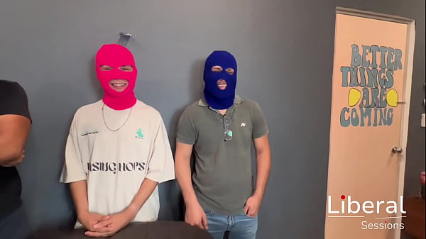 Hotwife Flaquita Es Cogida En Un Gangbang Enfrente De Su Esposo thumbnail