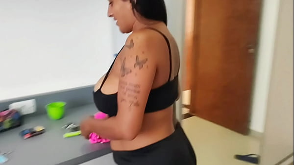 Play MP4 - Madrasta peituda gostosa pegou seu enteado se masturbando e resolveu ajudar&excl; Sentou &comma; chupou e levou gozada na cara&period;&lpar;Ad&atilde;o e Eva&rpar;&period;