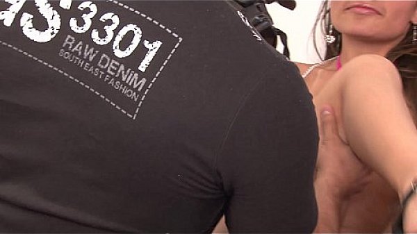 After posing for her first interview to be a porn actress she falls in love with the photographer and becomes his lover