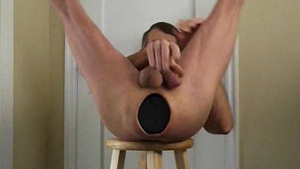 Sized Anus Stretches Wide For a Giant Butt Plug 