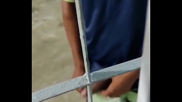 Play MP4 - Mavambo novinho do pauz&atilde;o gostoso adora ser mamado at&eacute; gozar