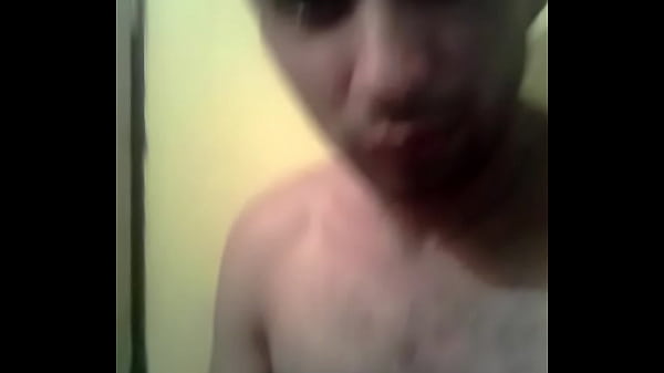 masturbandome en el ba&ntilde;o un rato 