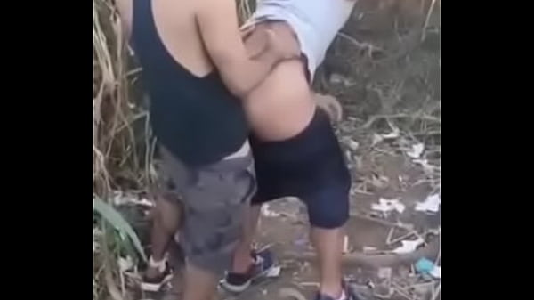 Homens transando no mato durante a pandemia 