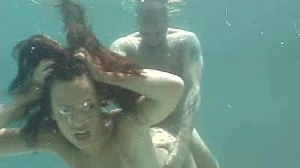 Underwater sex 