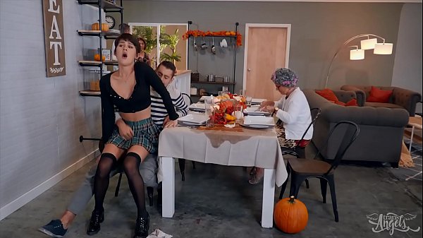 Play MP4 - Petite tranny &lpar;Daisy Taylor&rpar; rides mans dick during family dinner - Transangels