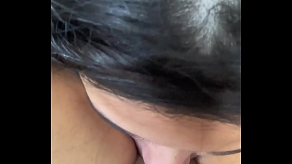 ela meteu a lingua na minha buceta e fez gozar muito 