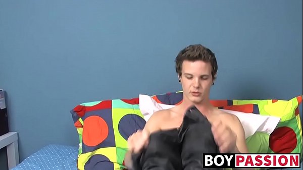 Play MP4 - Interviewed twink Timo Garrett wanking off before cumshot