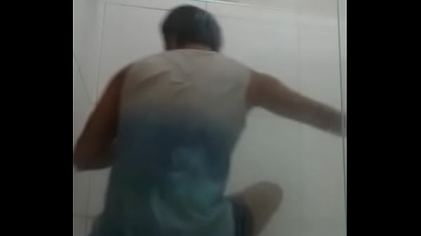 Nonton Braguianista Tomando Banho thumbnail