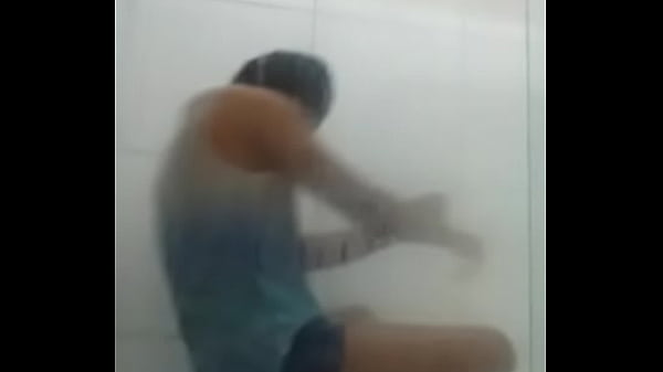 Braguianista tomando banho