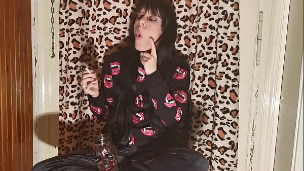 Play MP4 - Smoking goth girl after a long day behind the scene pt2 HD