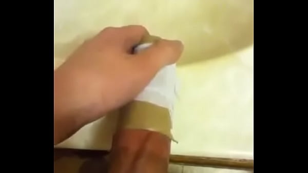 Play MP4 - Fucking a toilet paper roll