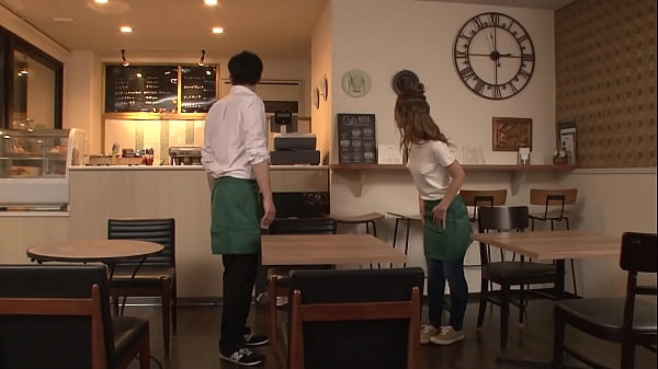 Play MP4 - まさかノーブラ！？貧乳美人店員がコリコリに勃った乳首に気付かず働く姿に興奮してしまい&hellip; 3【パート2】https&colon;&sol;&sol;bit&period;ly&sol;3ywX3is