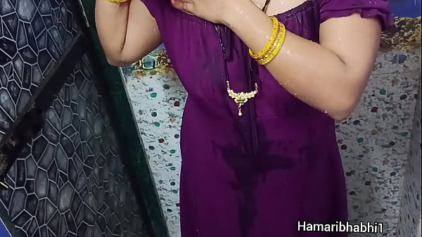 Desi hot sexy aunty bathing