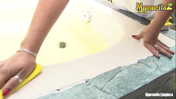 Play MP4 - OPERACION LIMPIEZA - &lpar;Rosa Galindo & Pedro Nel&rpar; Lucky Guy Fucks Hard His MILF Latina Maid At His Place