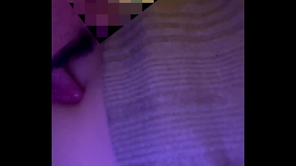 Play MP4 - Sucking my girl's belly button