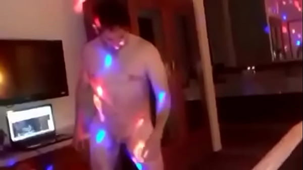 Sexi y desnudo en la sala