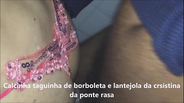 Eu usando uma calcinha tanguinha com borboleta atras e soutien de borboleta da Coroa gostosa 