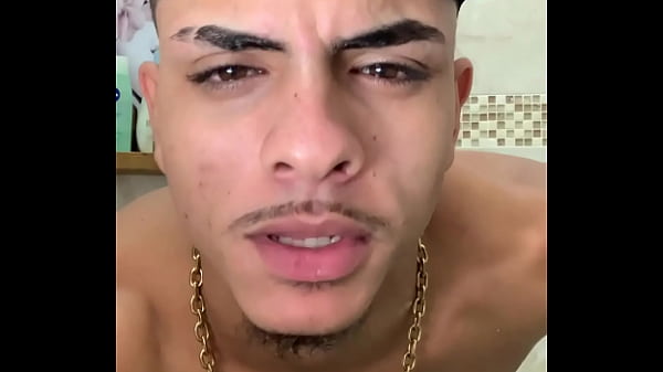 Gozando gostoso no chuveiro