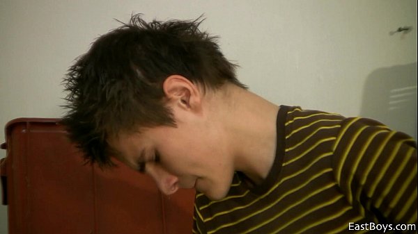 Play MP4 - 18 Twinks - First Time Blowjob